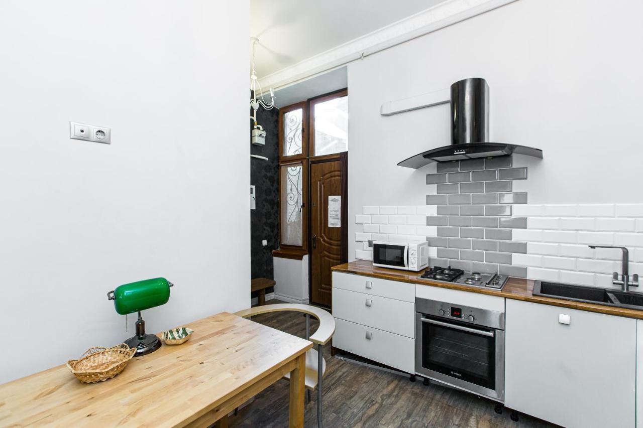 Австрійська Квартира В Центрі На Вулиці Михальчука 5 Lviv Bagian luar foto