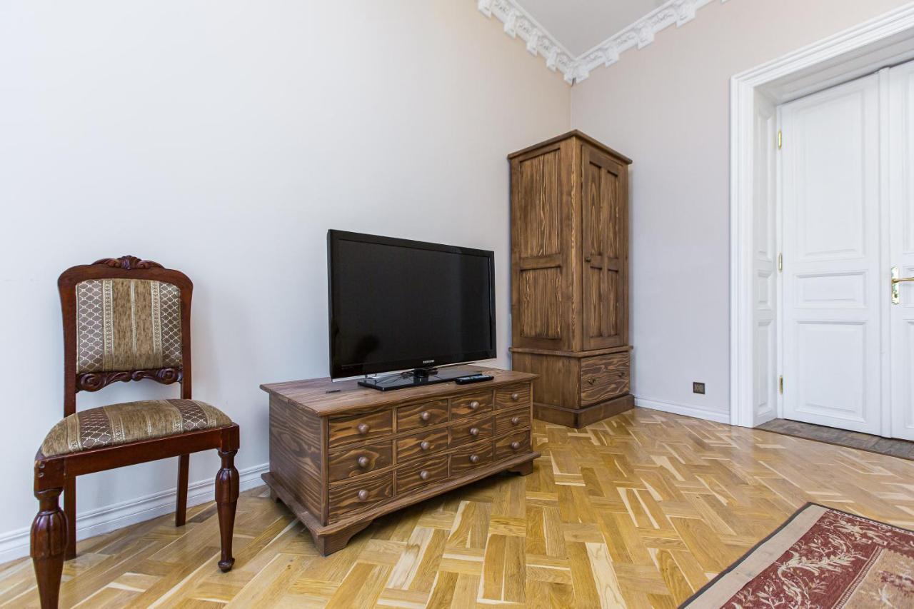 Австрійська Квартира В Центрі На Вулиці Михальчука 5 Lviv Bagian luar foto
