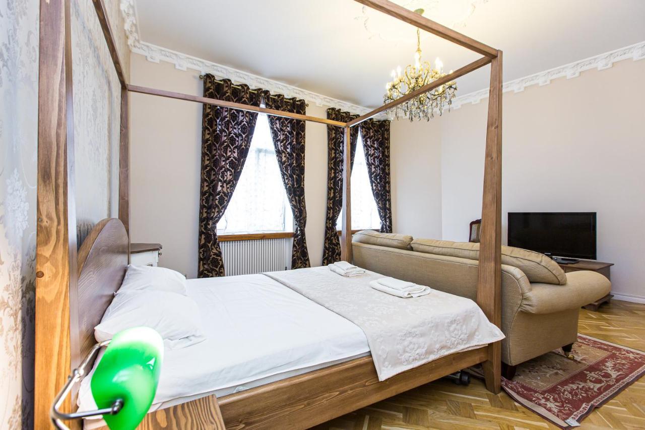 Австрійська Квартира В Центрі На Вулиці Михальчука 5 Lviv Bagian luar foto